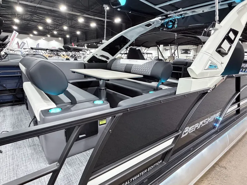 Slide: The Image of Berkshire 25ULE Roswell Arch STS Tritoon 2026 - 5