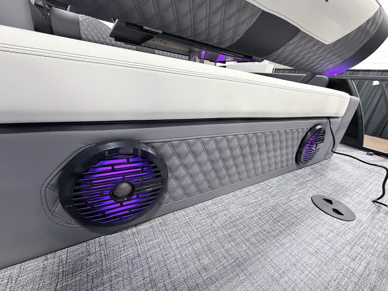 Slide: The Image of Berkshire 25ULE Roswell Arch STS Tritoon 2026 - 50