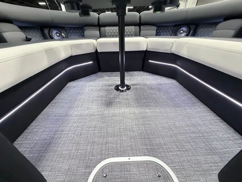 Slide: The Image of Berkshire 25ULE Roswell Arch STS Tritoon 2026 - 6