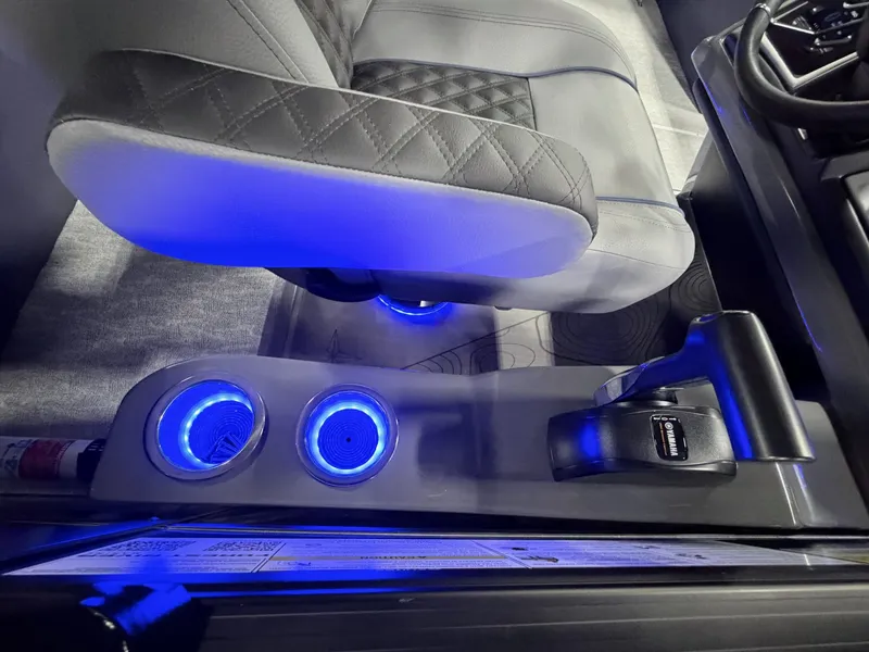 Slide: The Image of Berkshire 23E STS Tritoon 2026 - 24