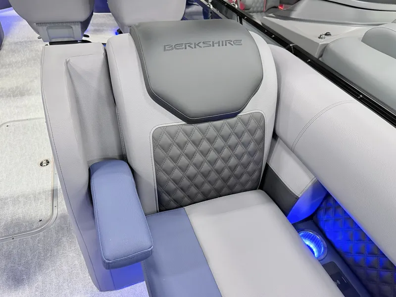 Slide: The Image of Berkshire 23E STS Tritoon 2026 - 3