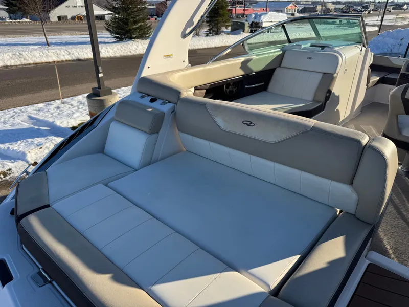 Slide: The Image of Regal 24 FasDeck 2015 - 20