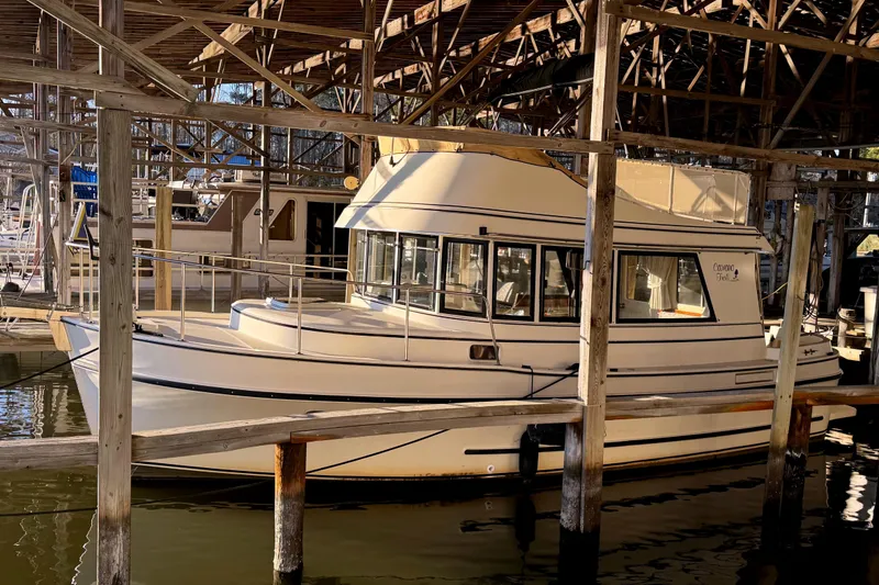 The Image of 2002 Camano Troll 31 - 0