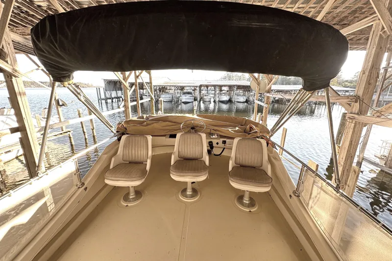 Slide: The Image of 2002 Camano Troll 31, Flybridge seating - 14