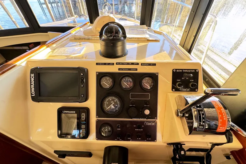 Slide: The Image of 2002 Camano boat with VHF - 25