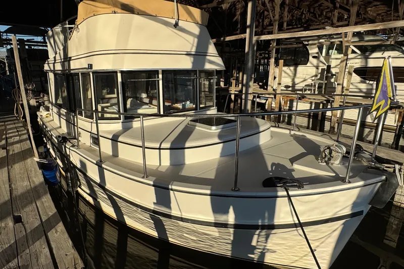 Slide: The Image of 2002 Camano Troll 31, "Happy Day II". - 3