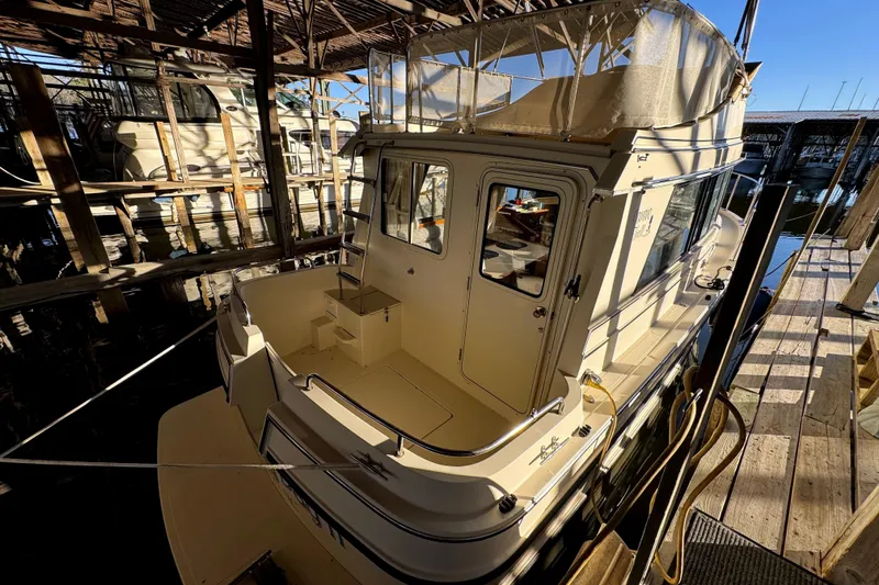 Slide: The Image of 2002 Camano Troll 31 - 5