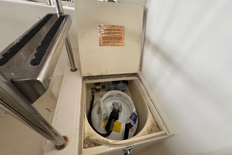 Slide: The Image of Stern propane locler - 59