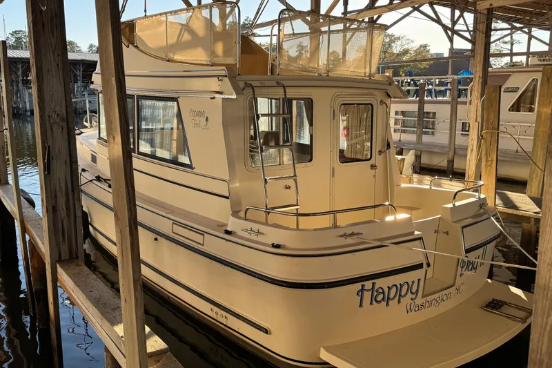 Slide: The Image of 2002 Camano Troll 31, windlass - 7