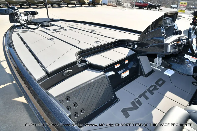 Slide: The Image of Nitro Z20 XL Traction Mat Interior 2026 - 12