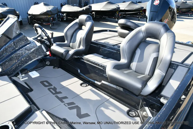 Slide: The Image of Nitro Z20 XL Traction Mat Interior 2026 - 14