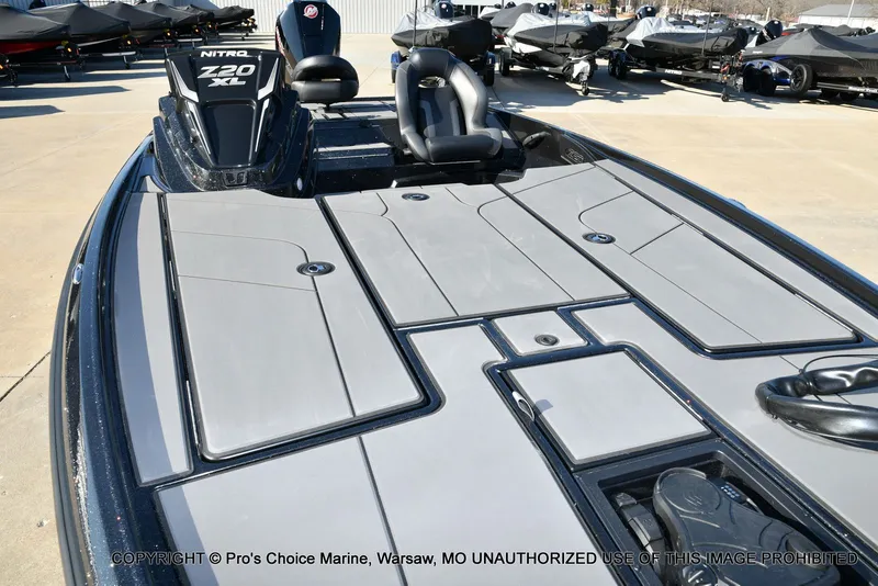 Slide: The Image of Nitro Z20 XL Traction Mat Interior 2026 - 29