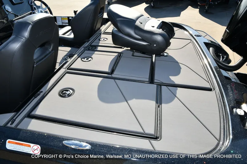Slide: The Image of Nitro Z20 XL Traction Mat Interior 2026 - 33