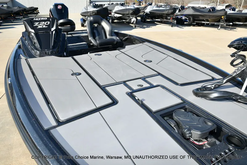 Slide: The Image of Nitro Z20 XL Traction Mat Interior 2026 - 4