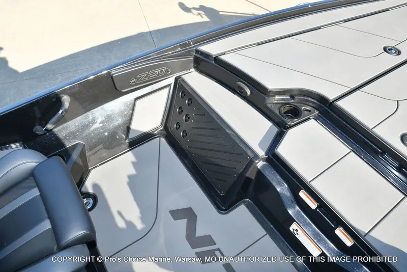 Slide: The Image of Nitro Z20 XL Traction Mat Interior 2026 - 40