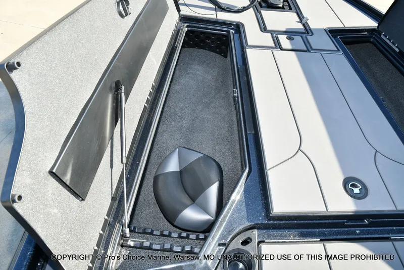 Slide: The Image of Nitro Z20 XL Traction Mat Interior 2026 - 54