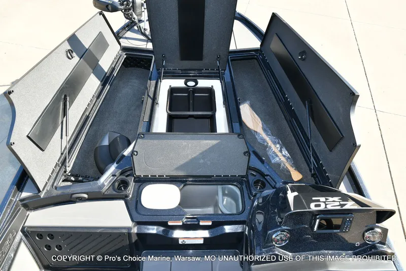 Slide: The Image of Nitro Z20 XL Traction Mat Interior 2026 - 8