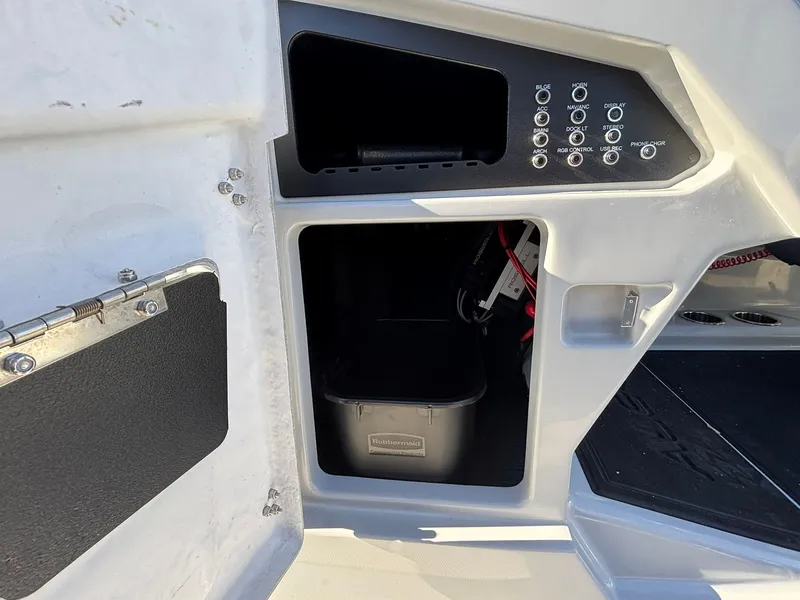 Slide: The Image of Alera M23Q 2026 - 25