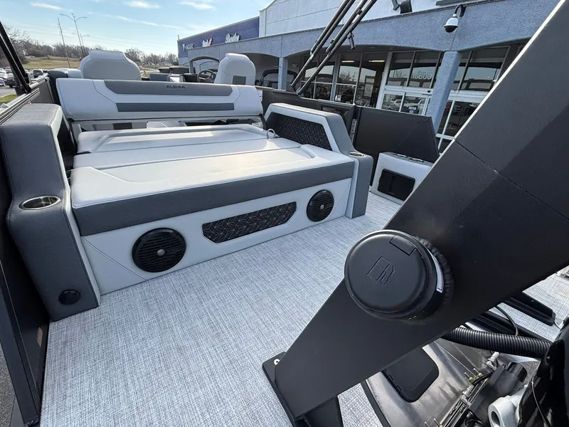 Slide: The Image of Alera M25L 2026 - 36