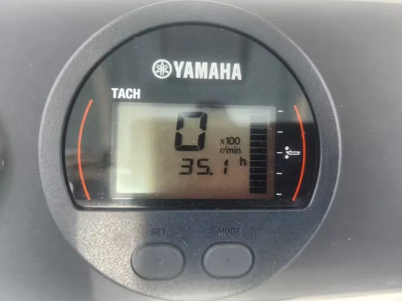 Slide: The Image of Skeeter SX241 2024 - 15