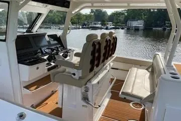 Slide: The Image of Everglades 435 Center Console 2019 - 17