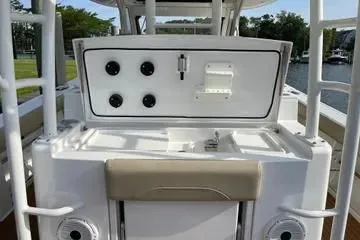 Slide: The Image of Everglades 435 Center Console 2019 - 19