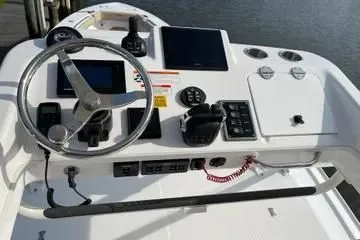 Slide: The Image of Everglades 435 Center Console 2019 - 23