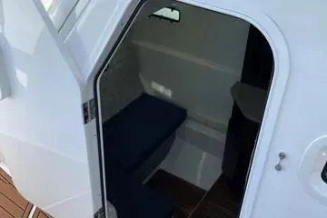 Slide: The Image of Everglades 435 Center Console 2019 - 24