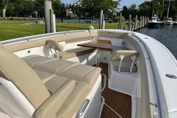 Slide: The Image of Everglades 435 Center Console 2019 - 7