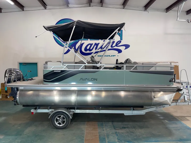 The Image of Avalon Venture Quad Lounge - 19' 2026 - 1