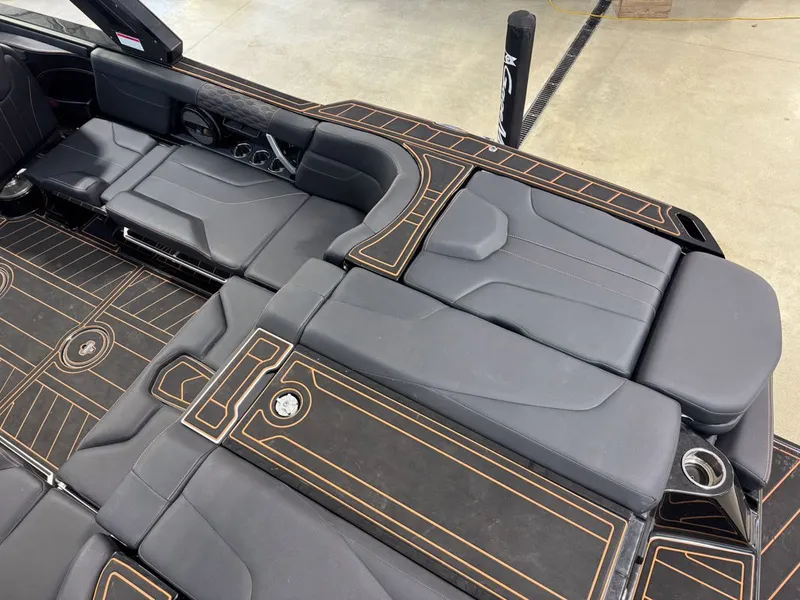 Slide: The Image of MasterCraft XT24 2023 - 11