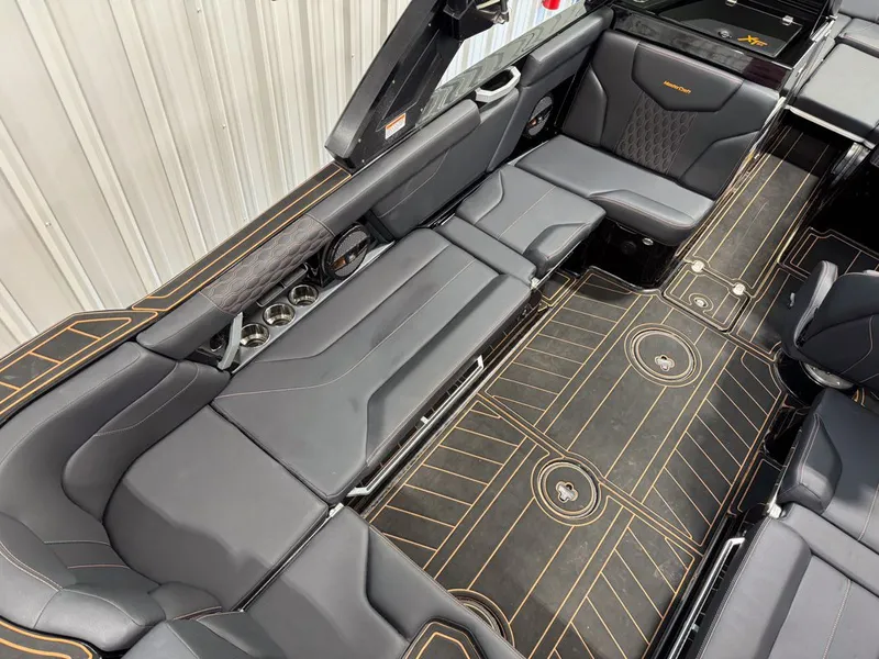 Slide: The Image of MasterCraft XT24 2023 - 12