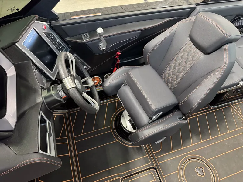 Slide: The Image of MasterCraft XT24 2023 - 22