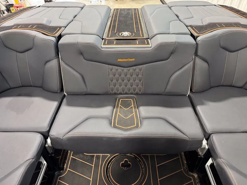 Slide: The Image of MasterCraft XT24 2023 - 27