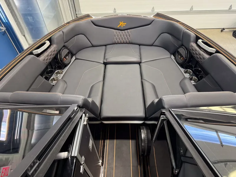 Slide: The Image of MasterCraft XT24 2023 - 29