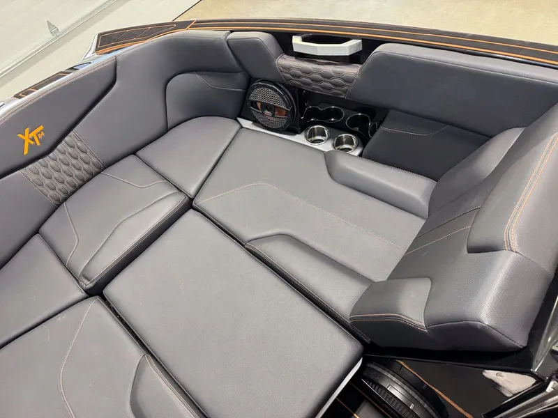 Slide: The Image of MasterCraft XT24 2023 - 31