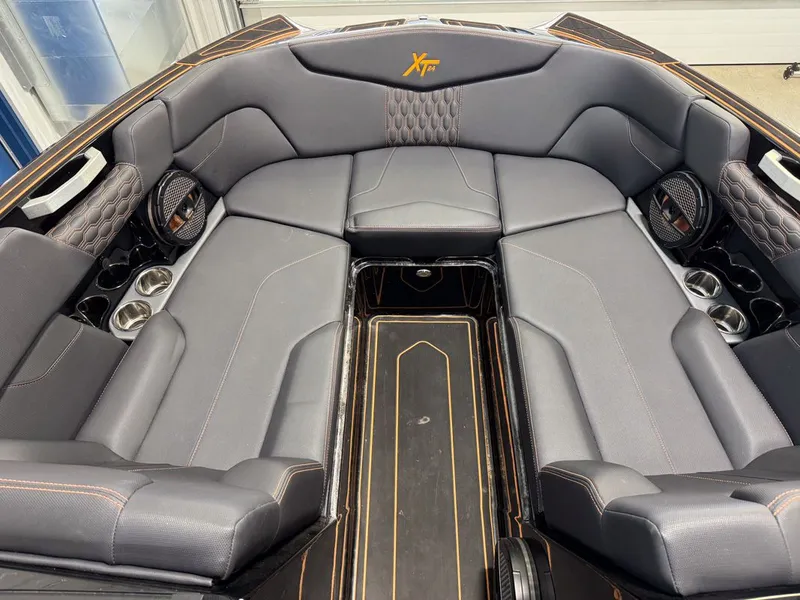 Slide: The Image of MasterCraft XT24 2023 - 33