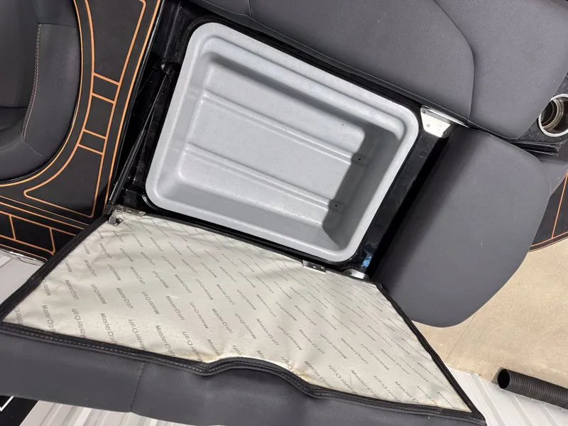 Slide: The Image of MasterCraft XT24 2023 - 39