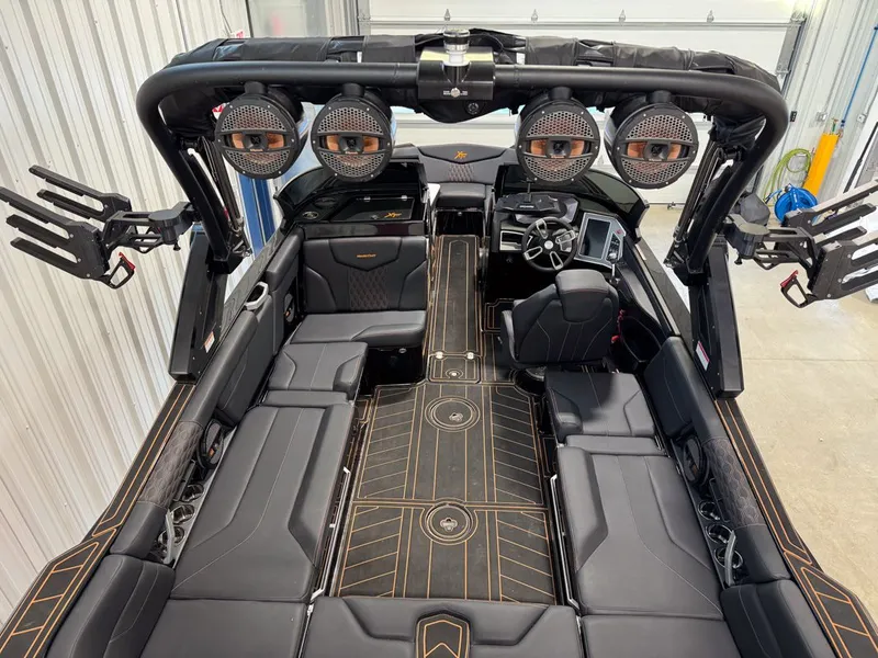 Slide: The Image of MasterCraft XT24 2023 - 40