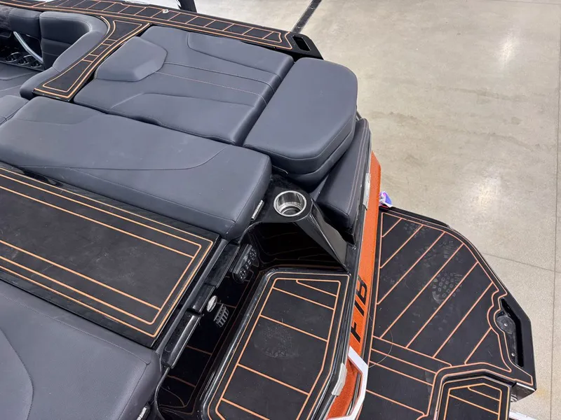 Slide: The Image of MasterCraft XT24 2023 - 8