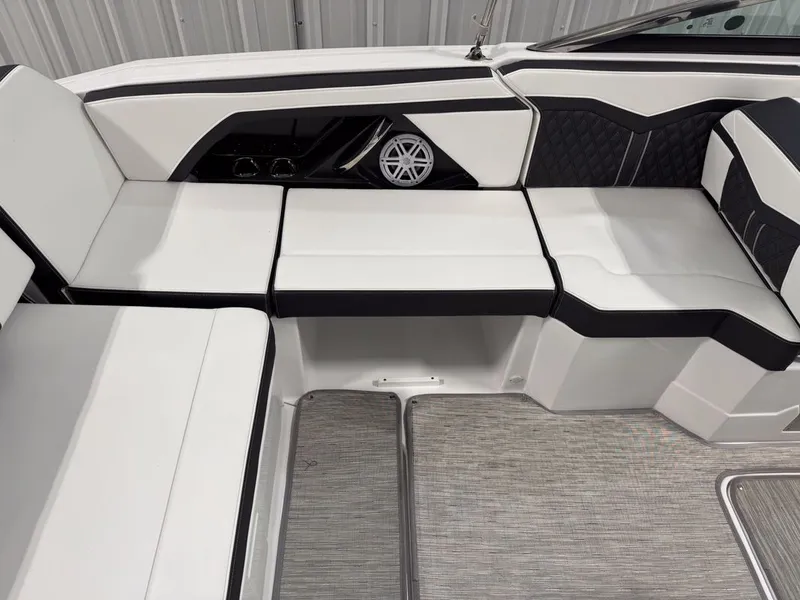 Slide: The Image of Monterey 258SS Super Sport 2025 - 10