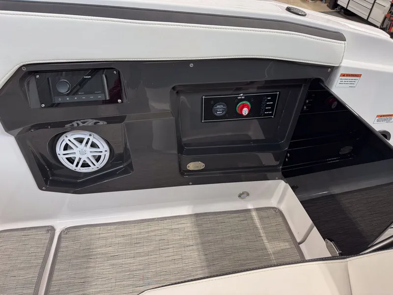 Slide: The Image of Monterey 258SS Super Sport 2025 - 15