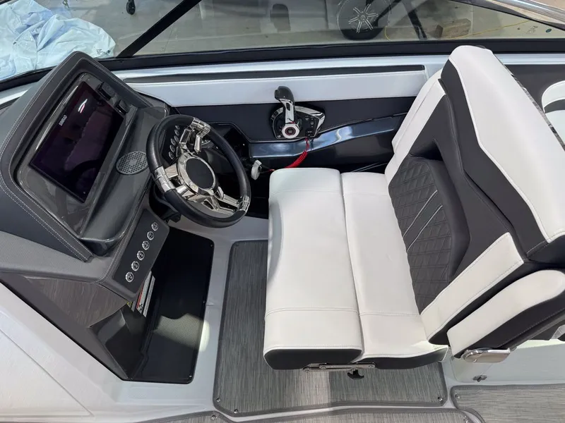 Slide: The Image of Monterey 258SS Super Sport 2025 - 17