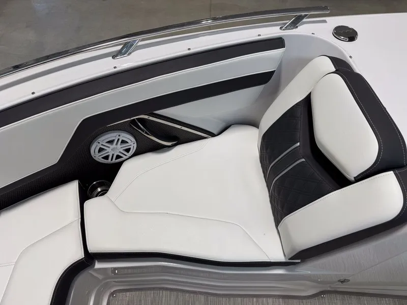 Slide: The Image of Monterey 258SS Super Sport 2025 - 27