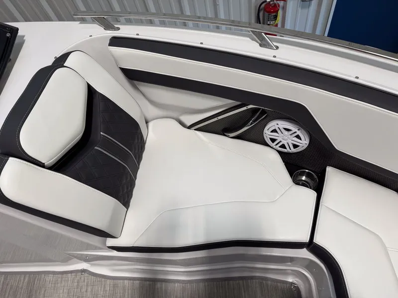 Slide: The Image of Monterey 258SS Super Sport 2025 - 28