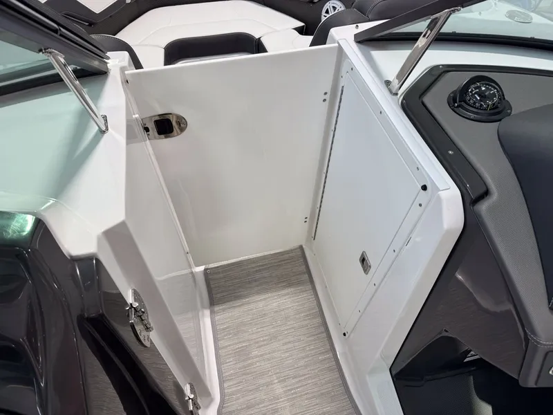 Slide: The Image of Monterey 258SS Super Sport 2025 - 30