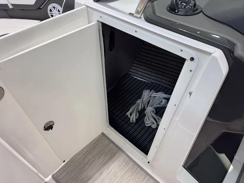 Slide: The Image of Monterey 258SS Super Sport 2025 - 31