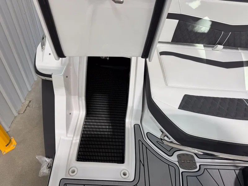 Slide: The Image of Monterey 258SS Super Sport 2025 - 6