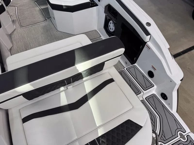 Slide: The Image of Monterey 258SS Super Sport 2025 - 8