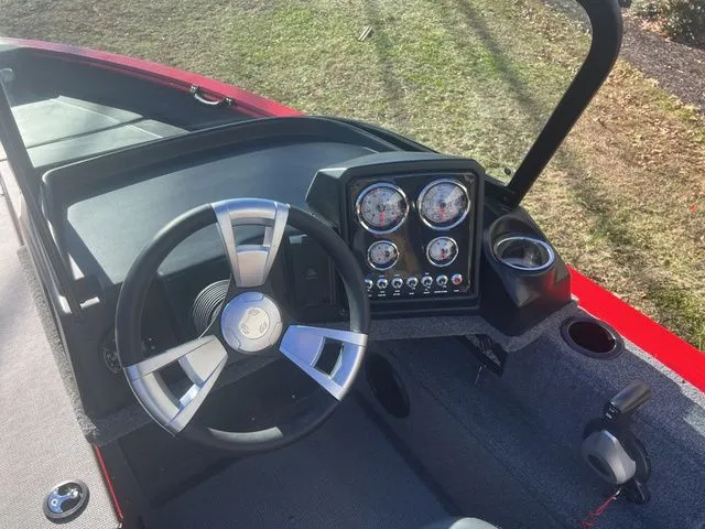 Slide: The Image of G3 Angler V 18 FS 2026 - 8